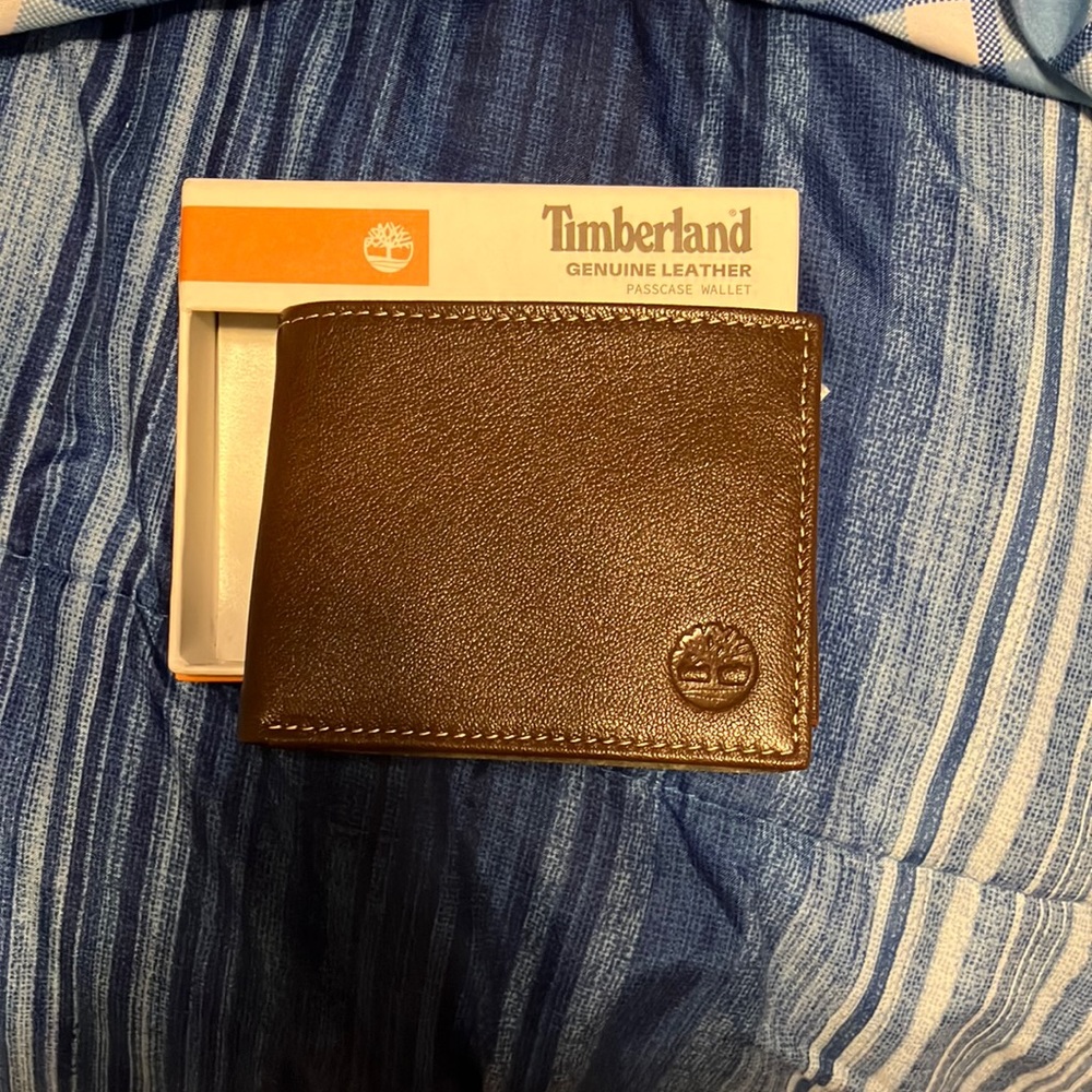 Timberland Men's Genuine Leather Bifold Passcase Wallet Brown